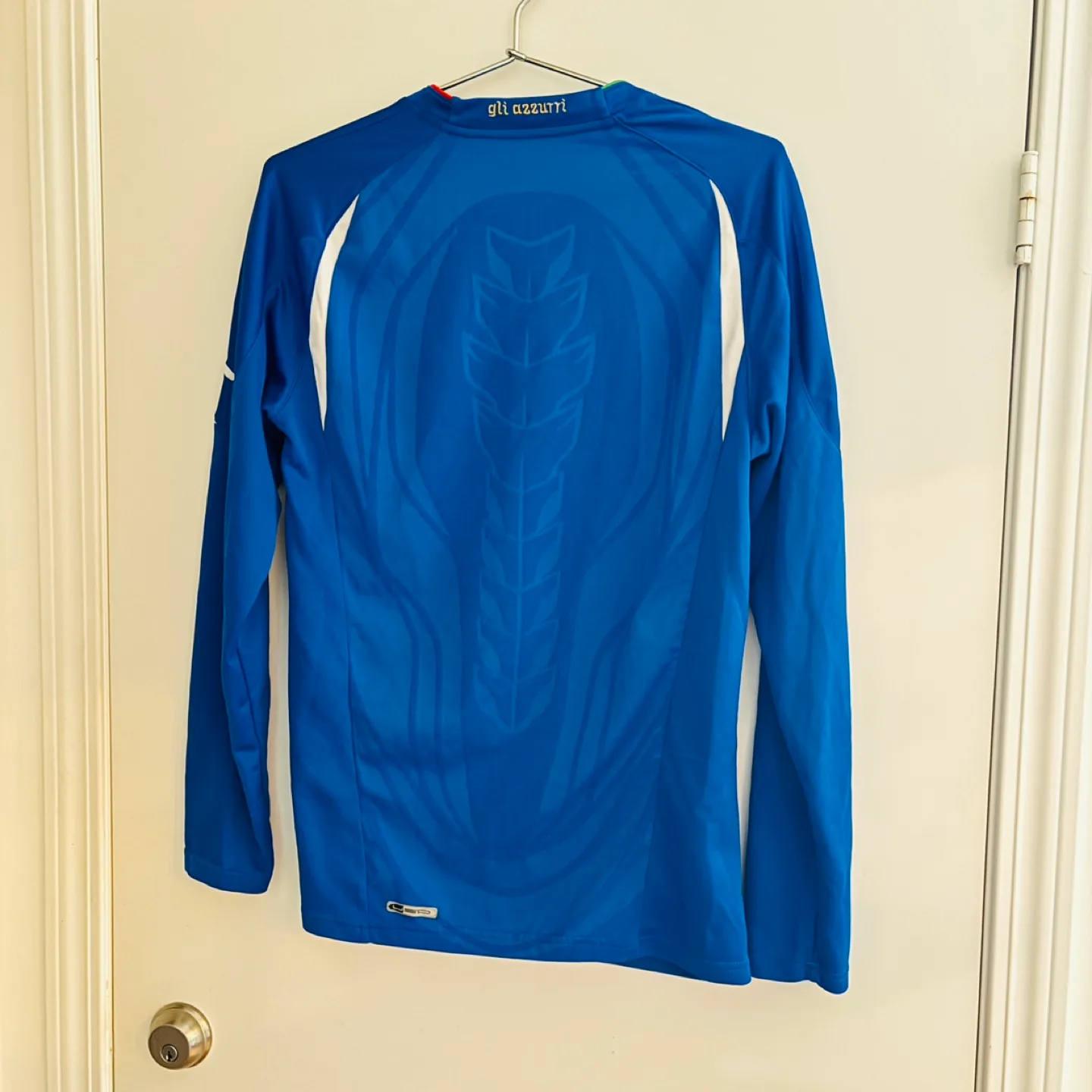 Official Italian National Team Puma Futbol / Soccer Jersey image indicator(5)