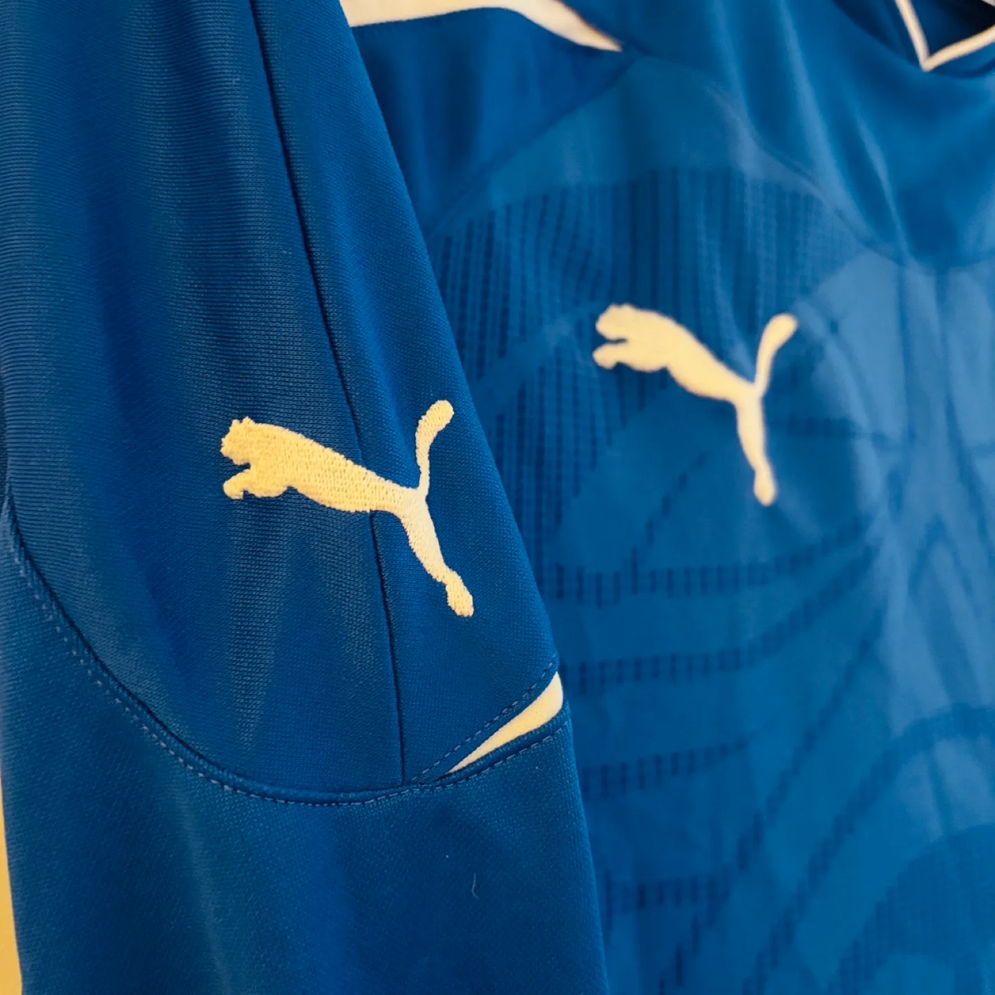 Official Italian National Team Puma Futbol / Soccer Jersey image indicator(3)