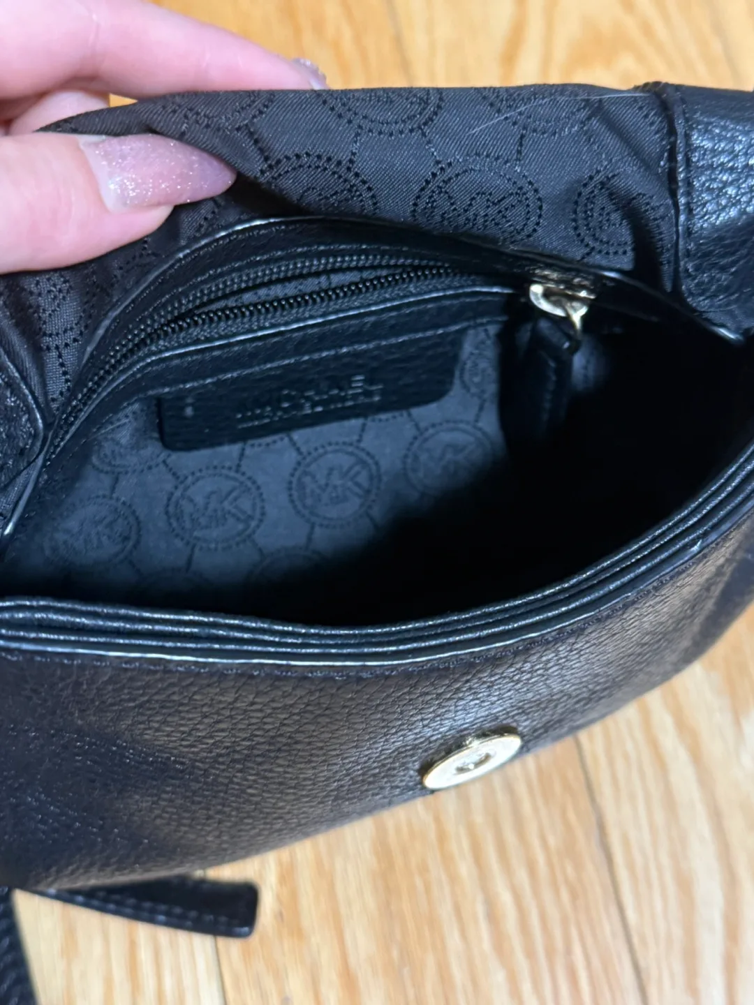 Michael Kors Black Leather Crossbody Bag image indicator(2)