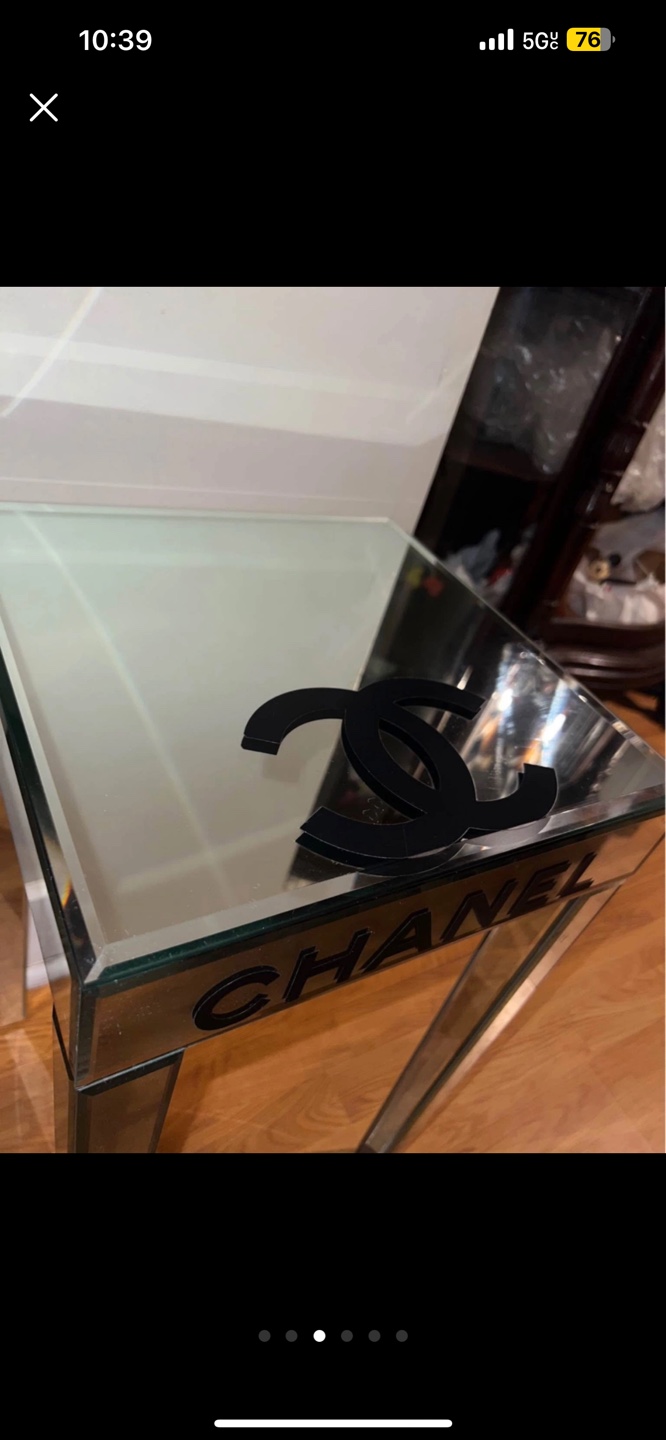 Mirrored Chanel Side Table 💚 - photo 3