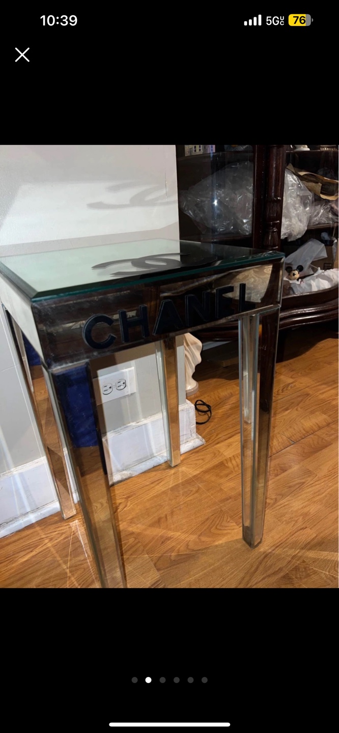Mirrored Chanel Side Table 💚 - photo 2