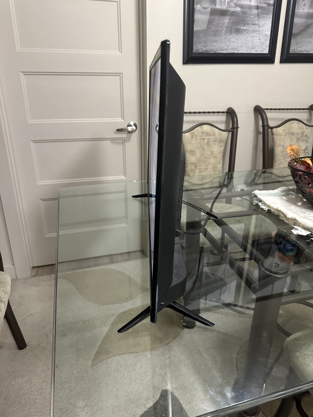 32-inch Roku Smart TV in impeccable condition—it looks like new. - photo 5