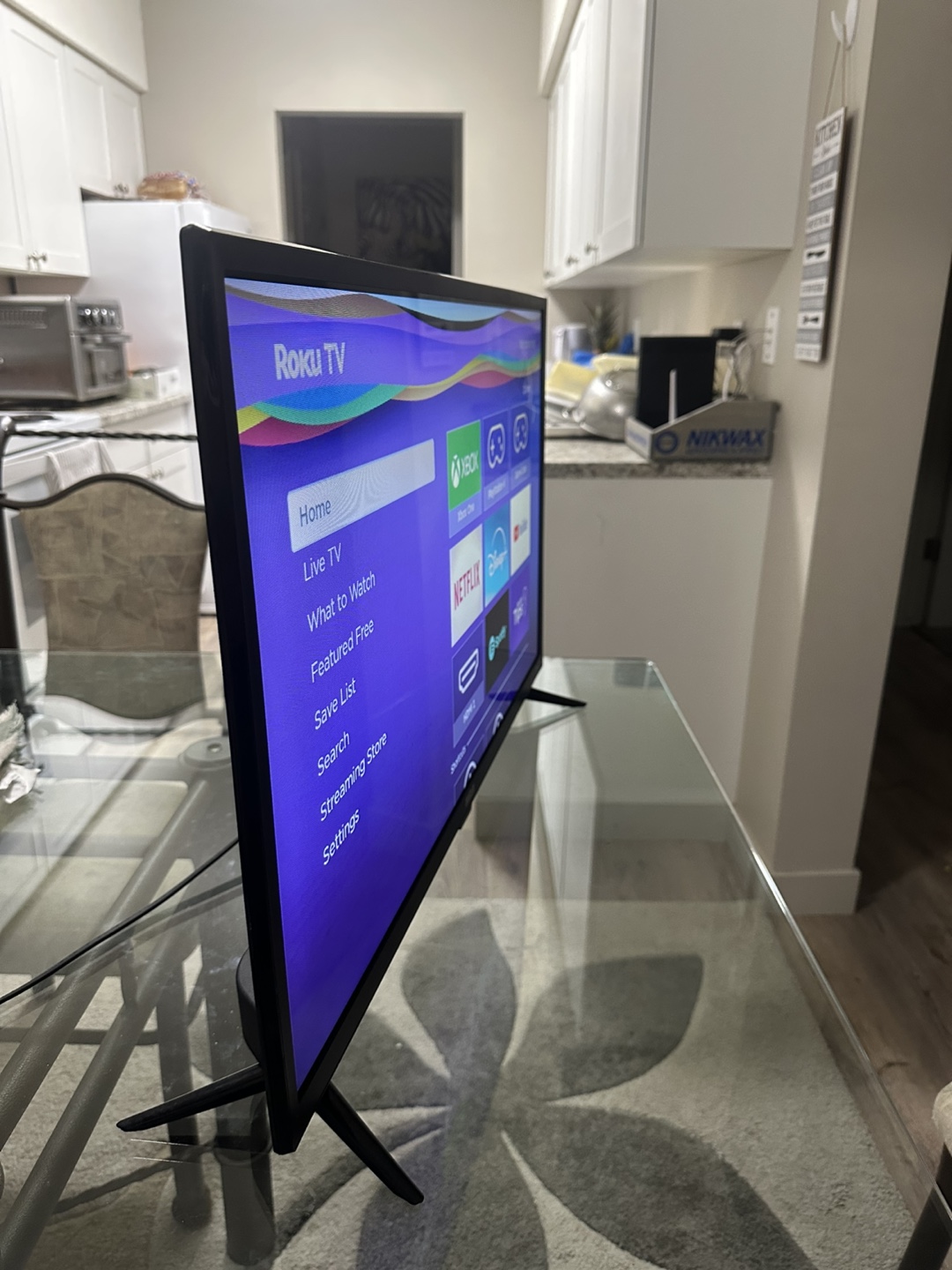 32-inch Roku Smart TV in impeccable condition—it looks like new. - photo 3
