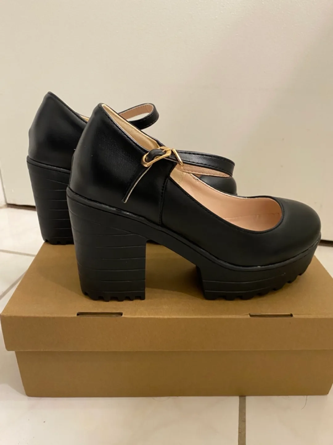 Women’s Chunky Heeled Mary Janes Pumps image indicator(3)