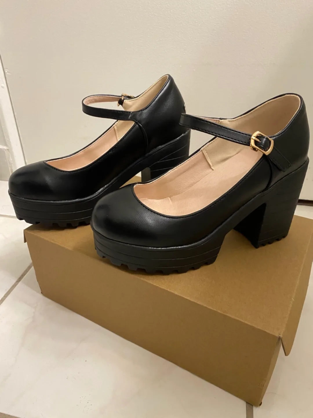 Women’s Chunky Heeled Mary Janes Pumps image indicator(2)