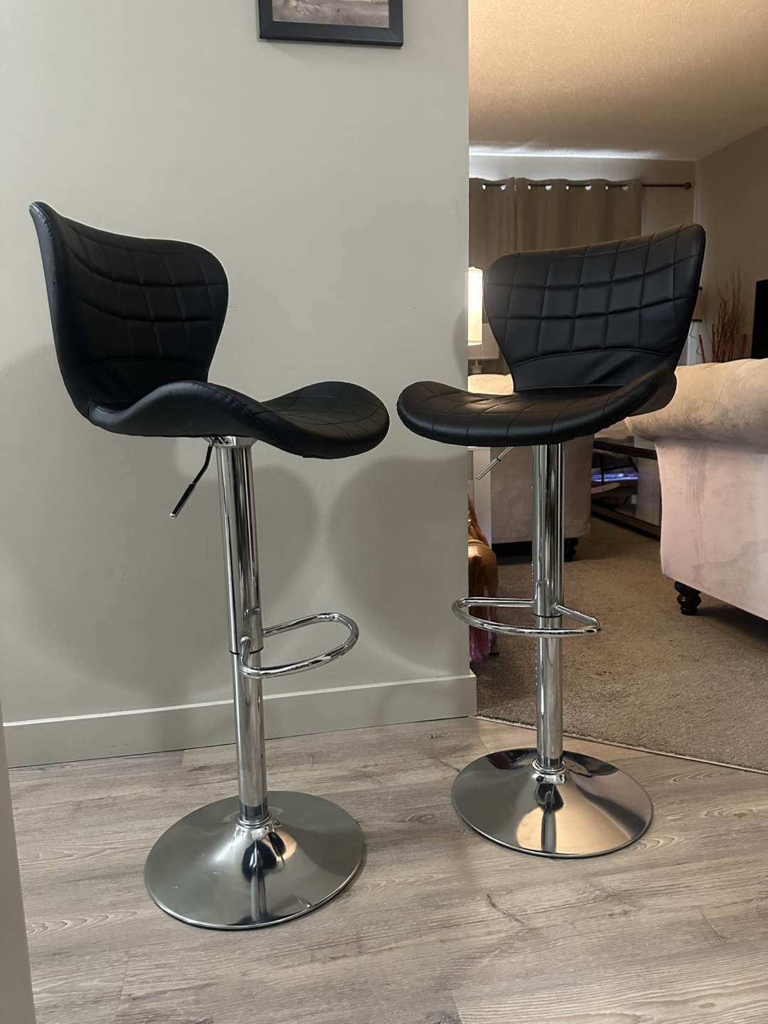 Brand-new set of two HOMCOM adjustable-height swivel bar stools. - photo 2