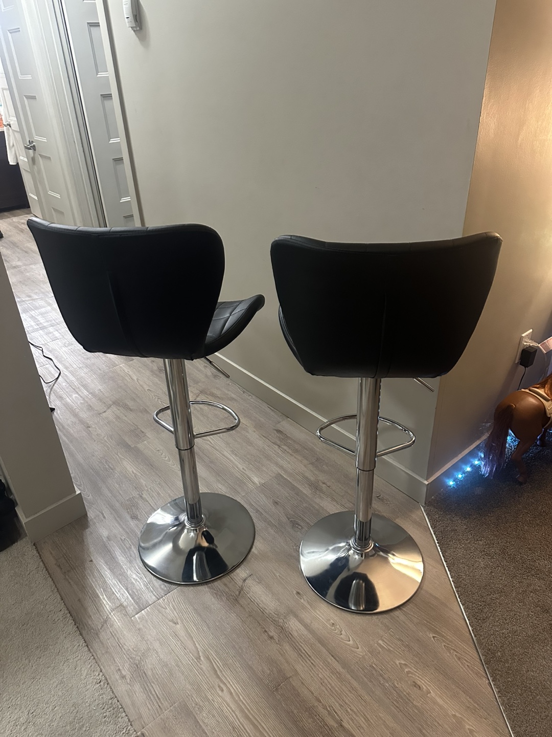 Brand-new set of two HOMCOM adjustable-height swivel bar stools. - photo 5