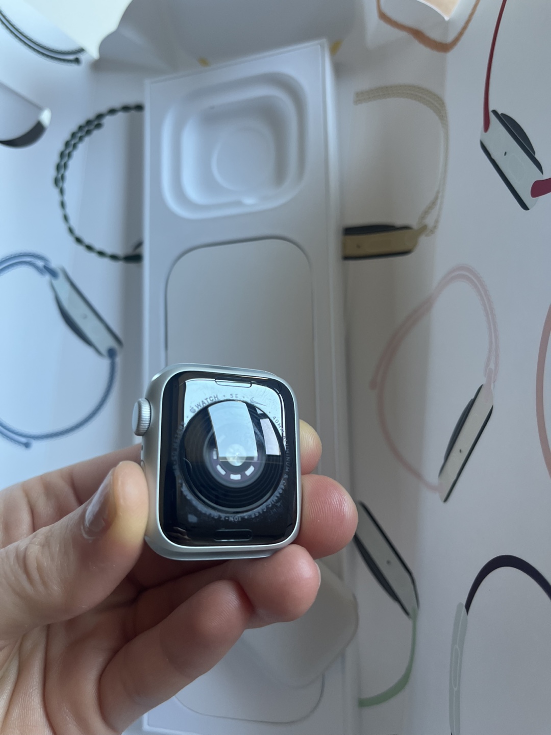 Apple Watch Series SE - Silver Aluminium Case with Sport Loop - photo 3