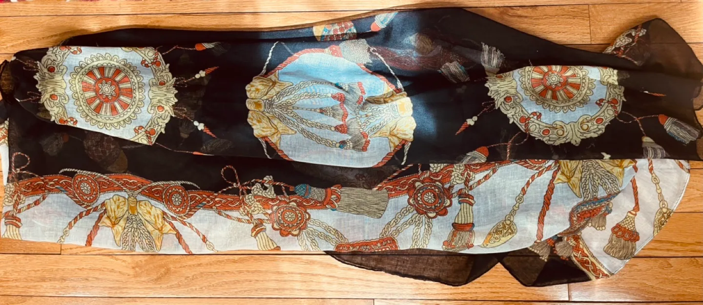 💚Vintage-style patterned scarf image indicator(2)