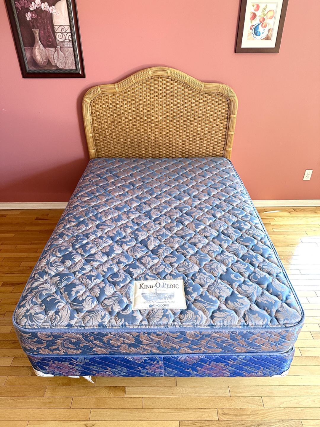 Beautiful Full Size Set with Kingsdown Mattress (CAN DELIVER)