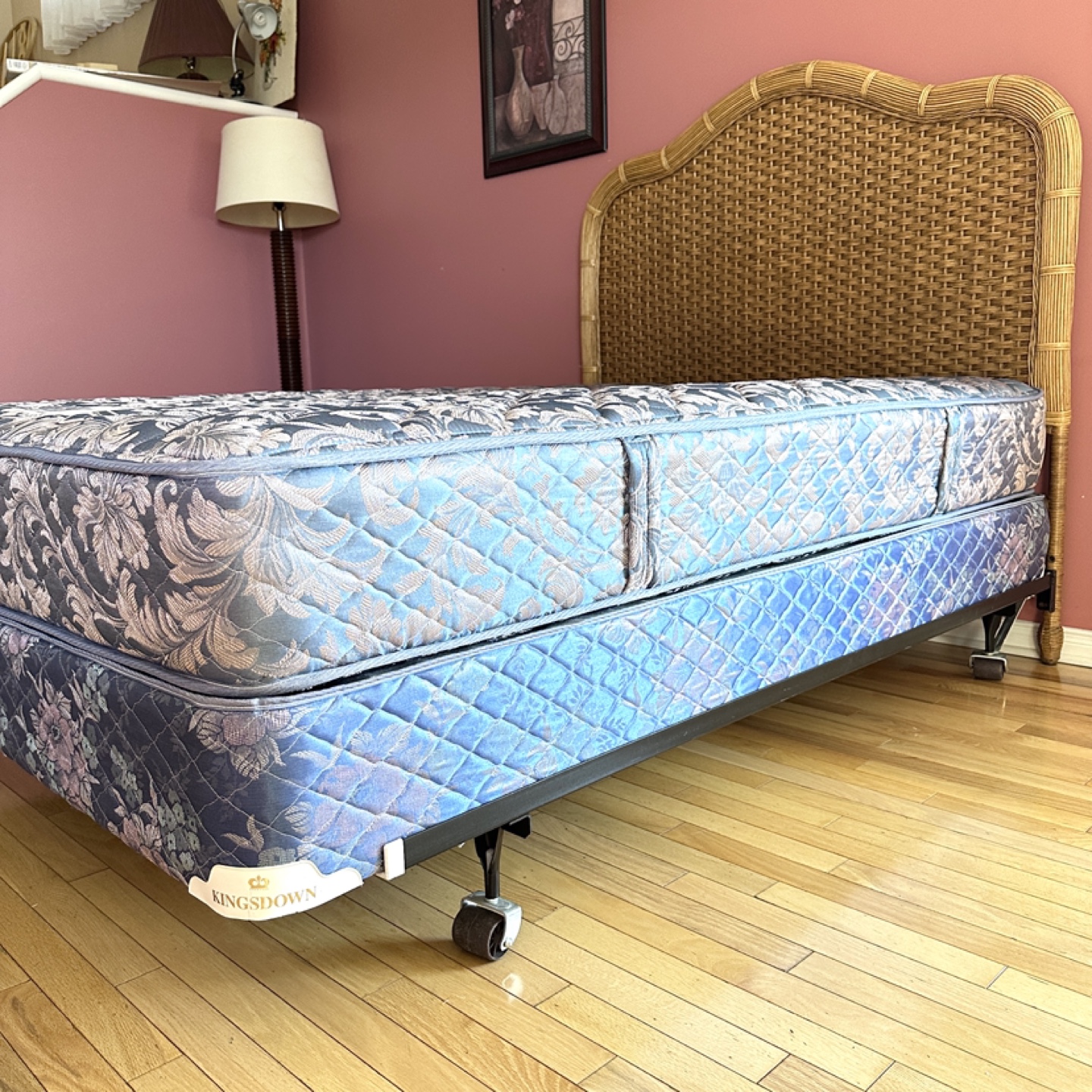 Beautiful Full Size Set with Kingsdown Mattress (CAN DELIVER) - photo 3