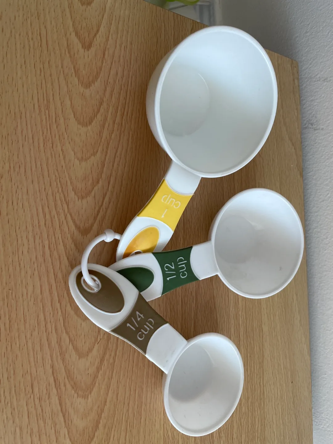 Set of 3 Plastic Measuring Cups thumbnail