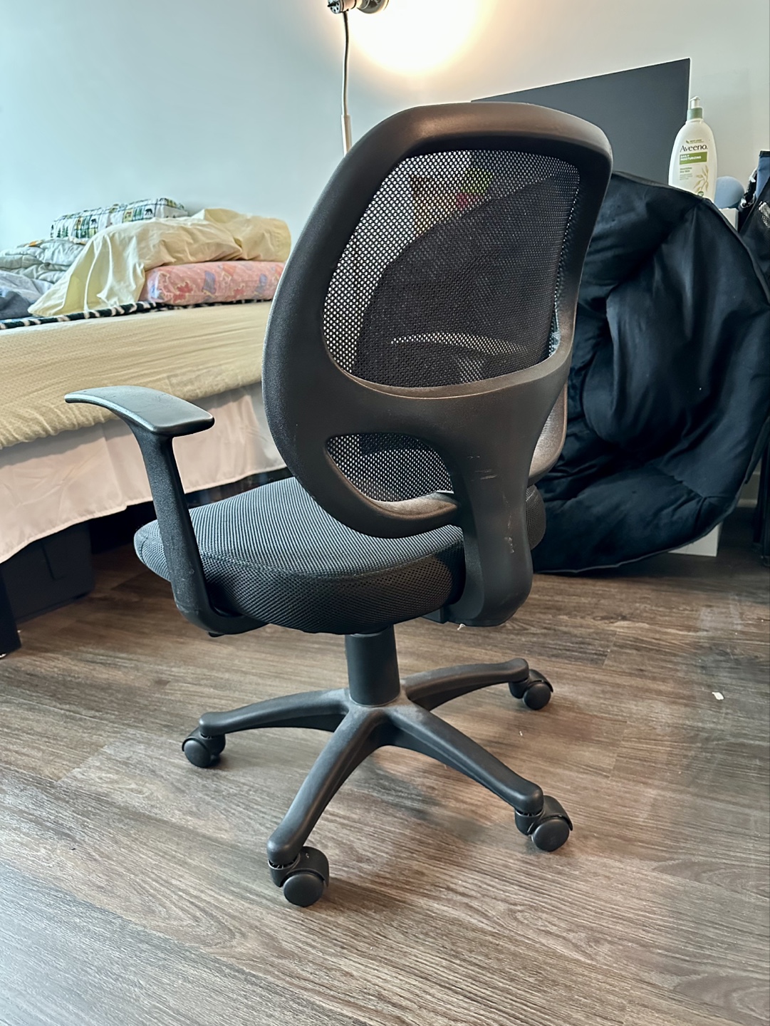 Black Mesh Office Chair with Arms - photo 3