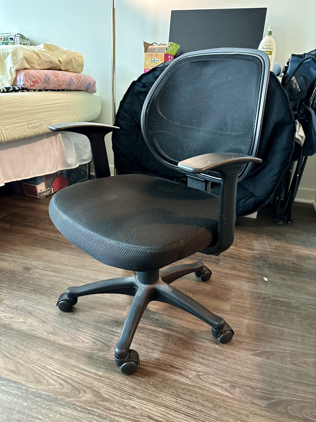 Black Mesh Office Chair with Arms - photo 2