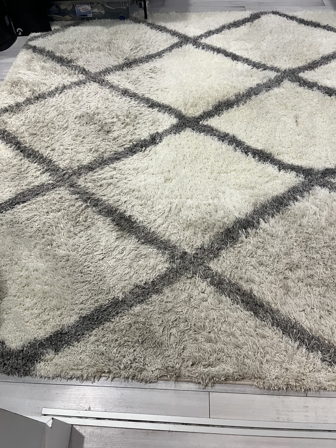 Free 10x13 rug - photo 2