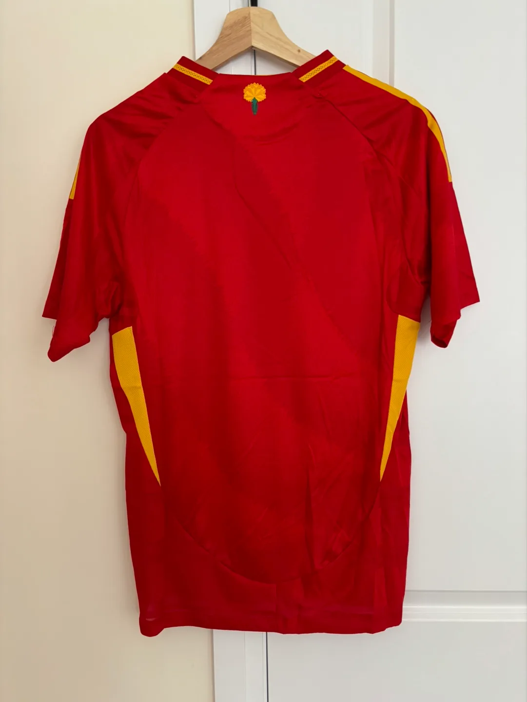 BNWT M Spain 24/25 Jersey image indicator(2)