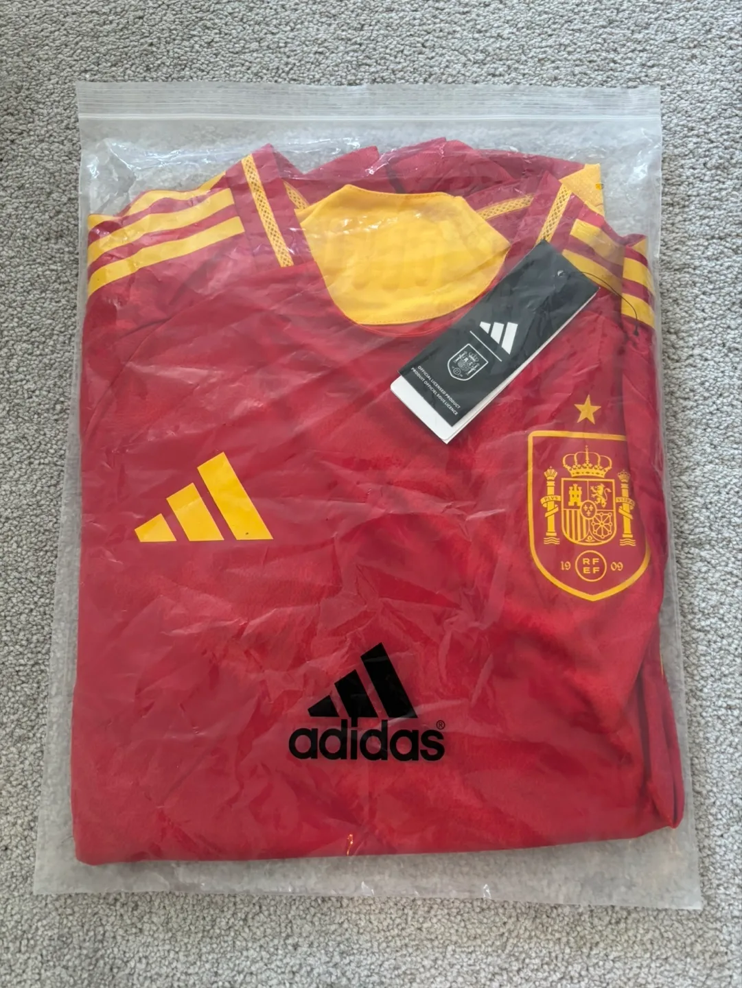 BNWT M Spain 24/25 Jersey image indicator(5)