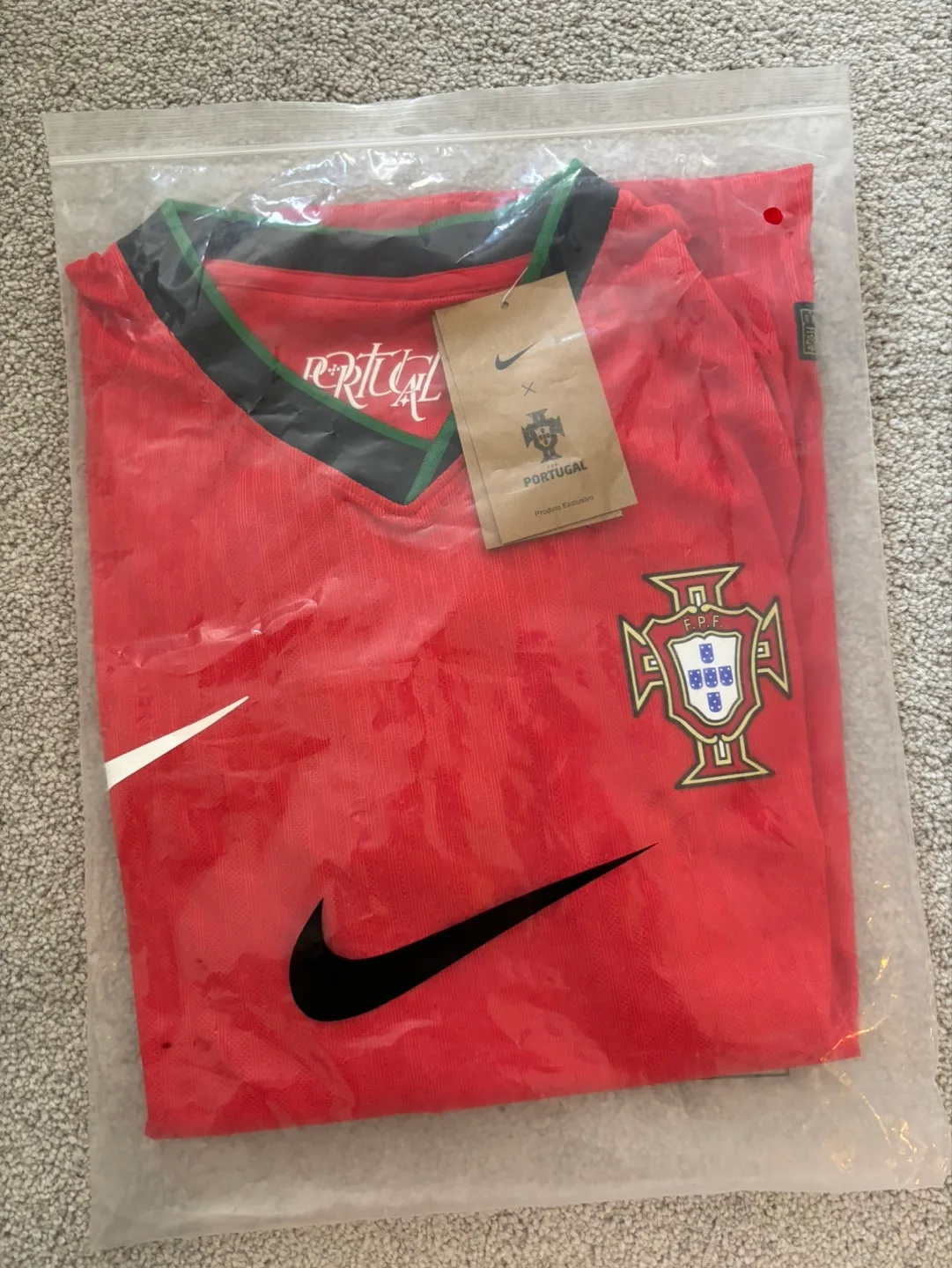 BNWT M Portugal 24/25 Player Version Jersey image indicator(4)
