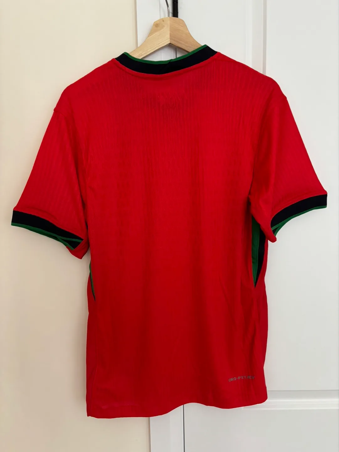 BNWT M Portugal 24/25 Player Version Jersey image indicator(2)