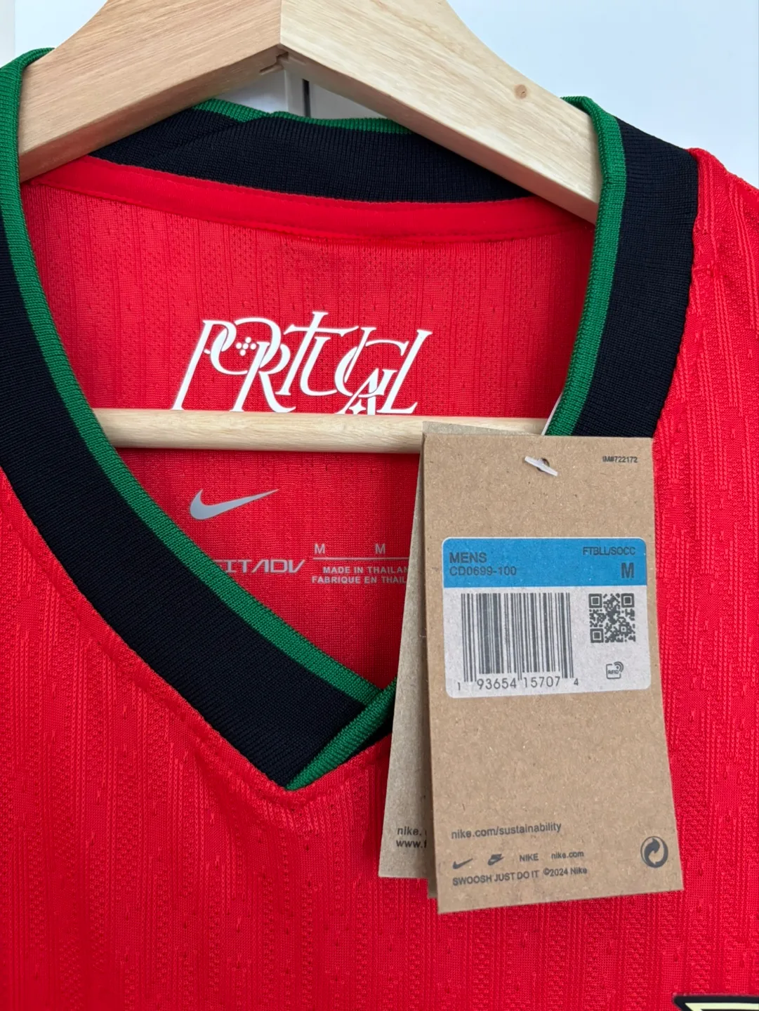 BNWT M Portugal 24/25 Player Version Jersey image indicator(3)