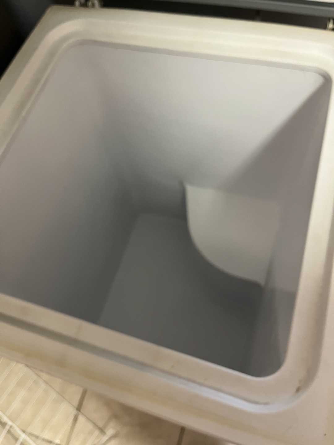 Small deep freezer. - photo 3