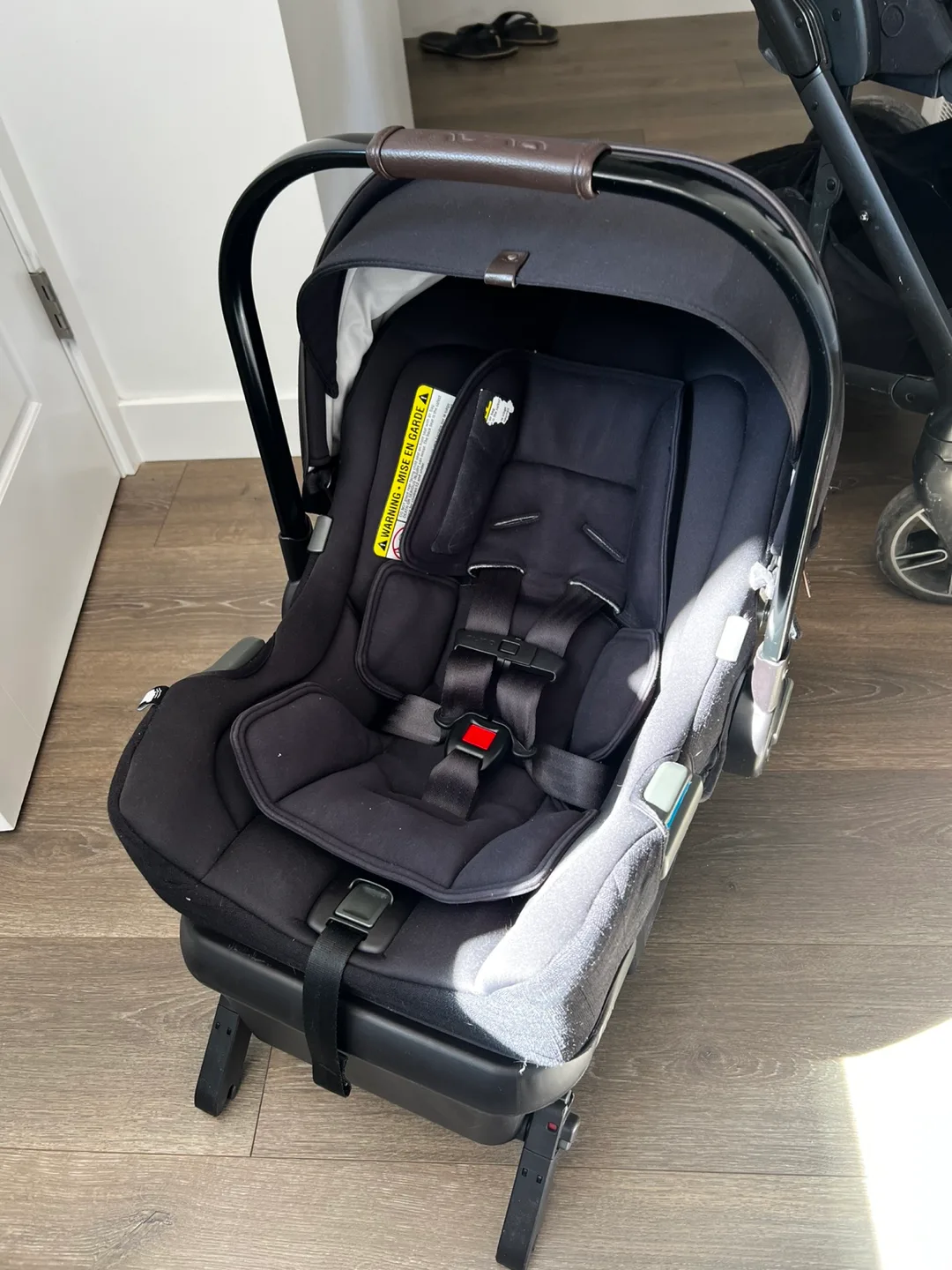 Nuna Pipa Rx Infant Car Seat & Nuna Mixx Next Stroller image indicator(2)