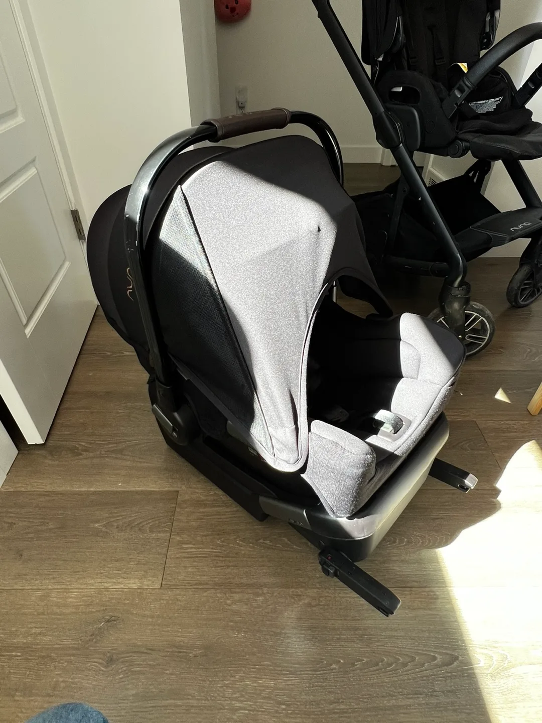 Nuna Pipa Rx Infant Car Seat & Nuna Mixx Next Stroller image indicator(10)