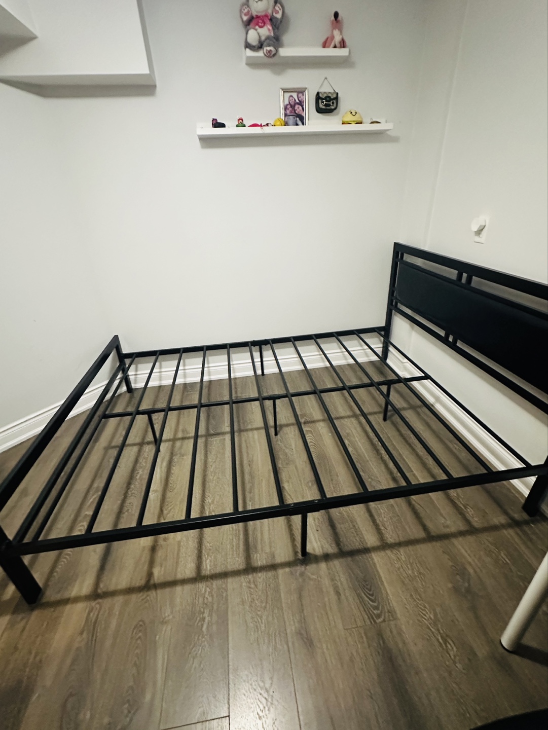 Metal Bed Frame with Headboard - Queen Size - photo 4