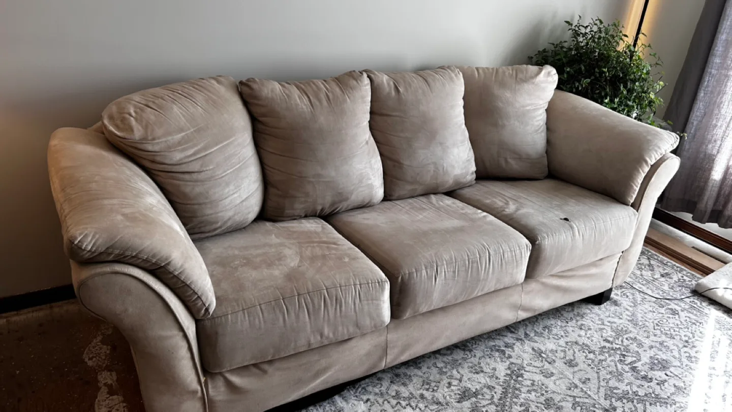 Well Loved LazyBoy 3 seater couch image indicator(2)