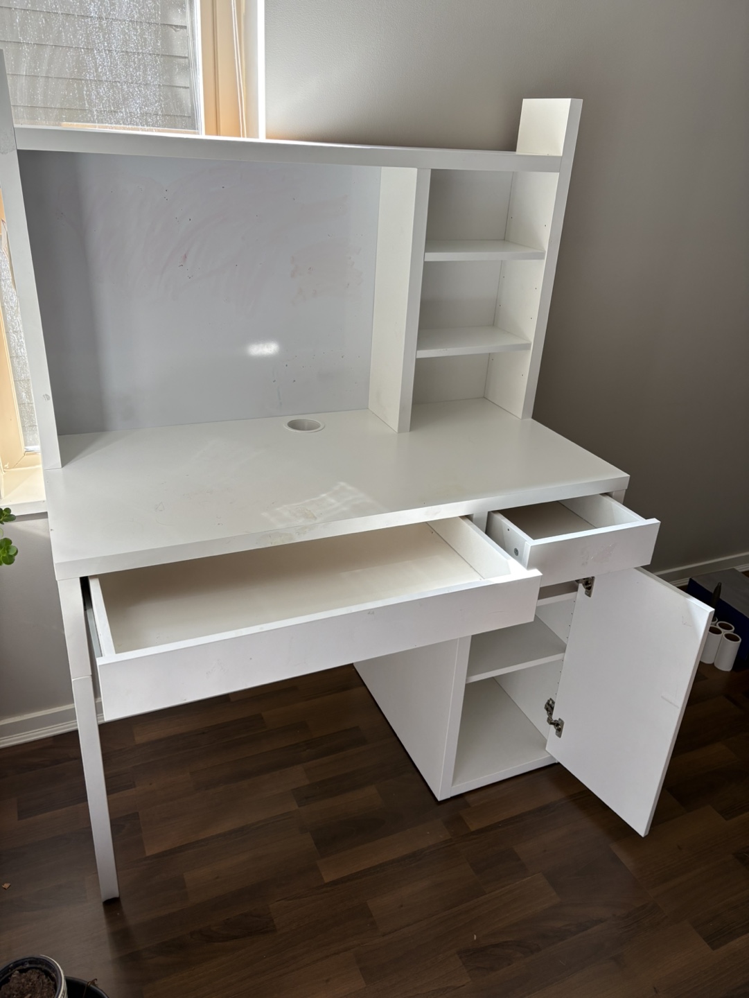 IKEA MICKE White Desk with Hutch - photo 2