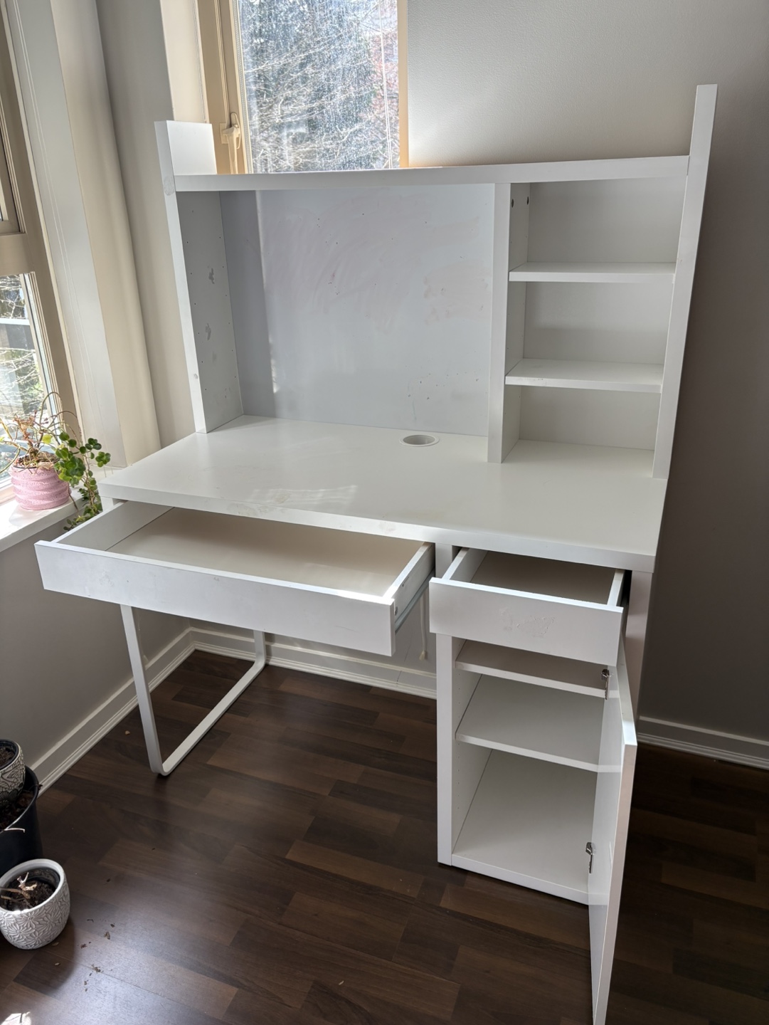 IKEA MICKE White Desk with Hutch