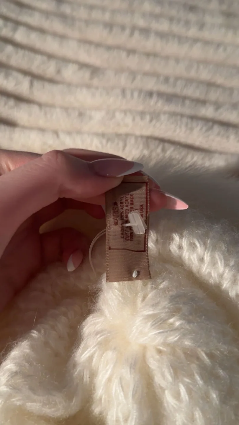 Vintage «ARIS» White Knit Ushanka with Faux Fur Trim image indicator(3)