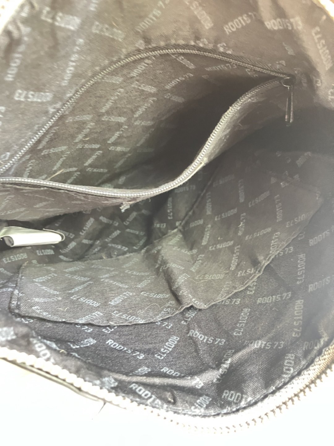 ROOTS 73 Grey and Black Crossbody Bag - photo 5