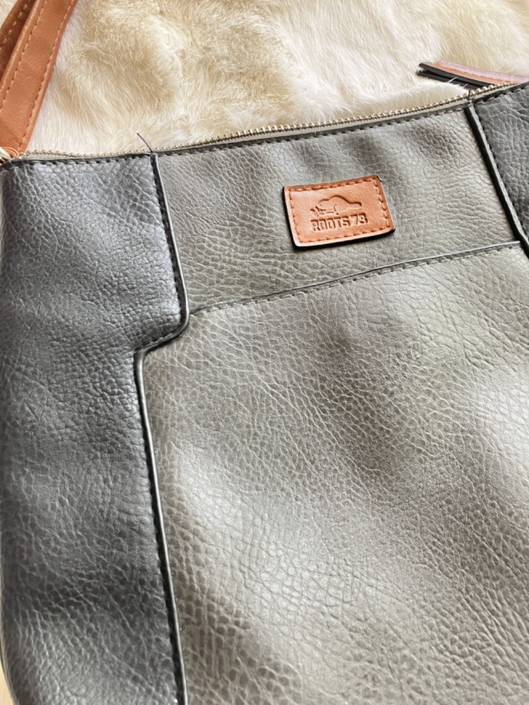 ROOTS 73 Grey and Black Crossbody Bag - photo 2