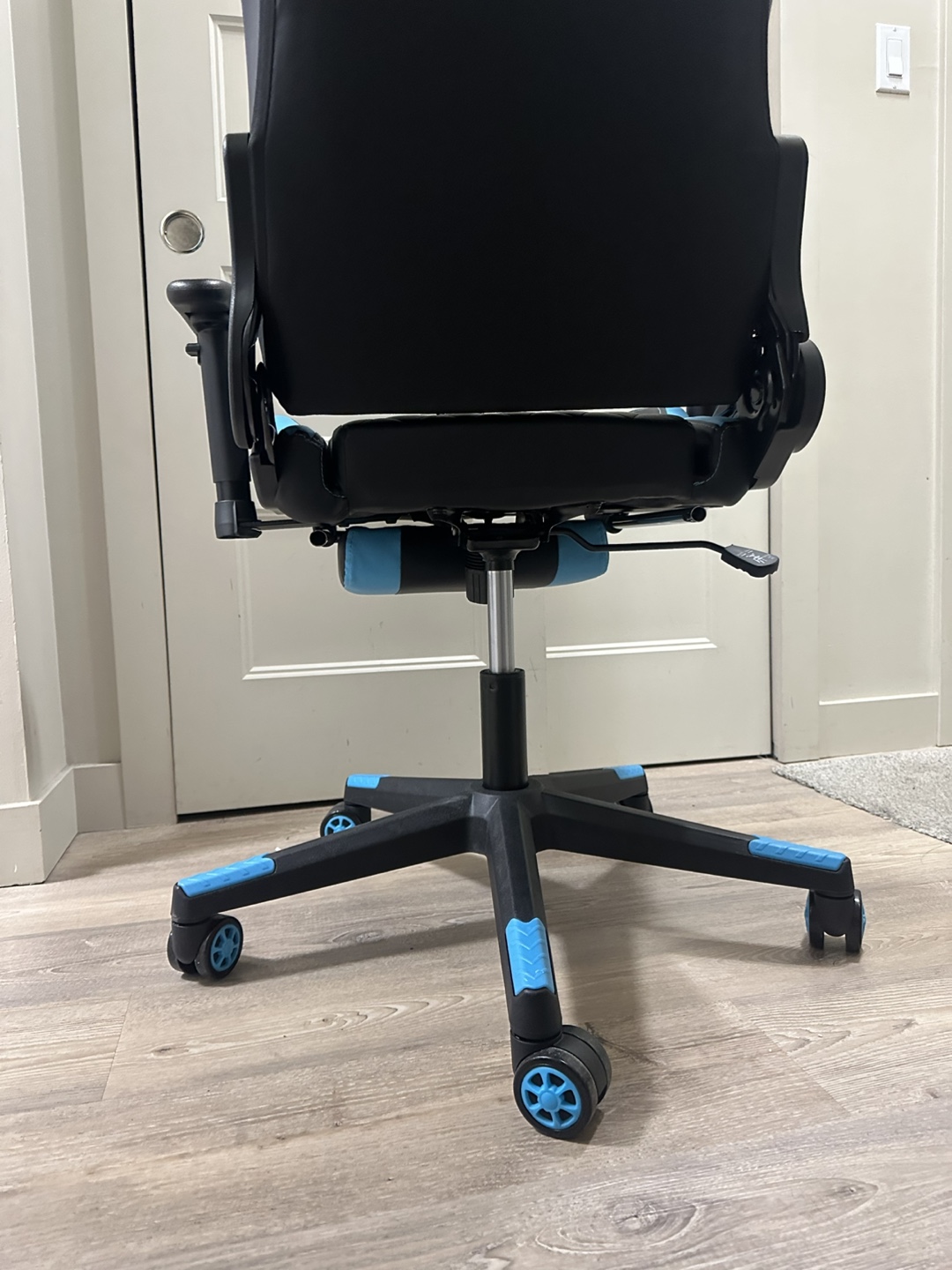 Drikecho Gaming Chair with Footrest - Black and Blue - photo 4
