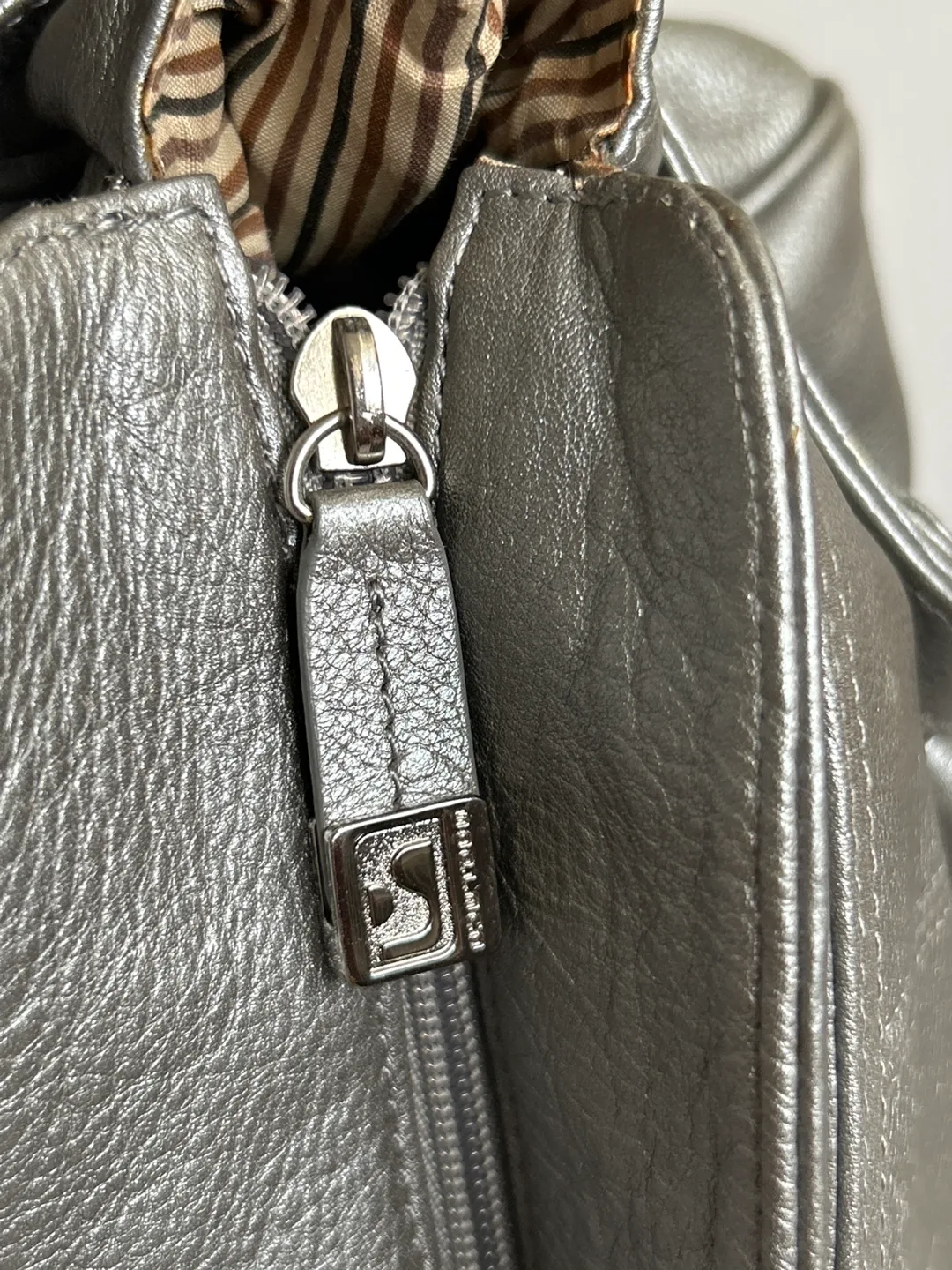 Soprano by Duluth Trading Co. Grey Handbag image indicator(2)