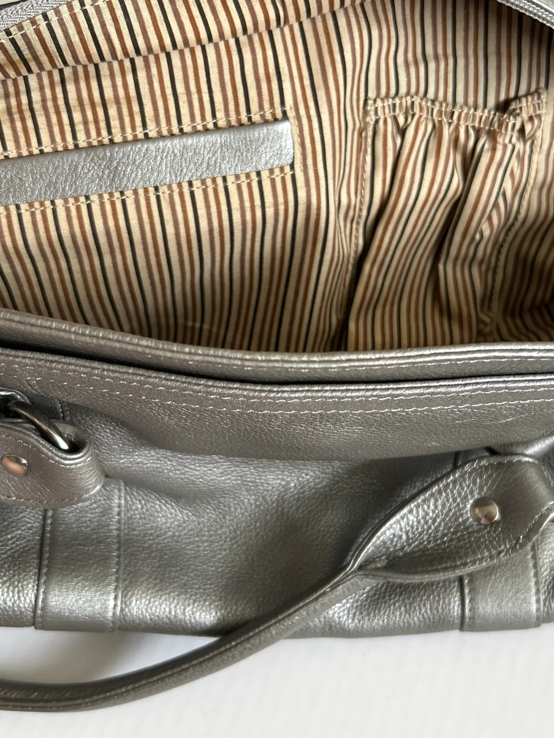 Soprano by Duluth Trading Co. Grey Handbag image indicator(6)