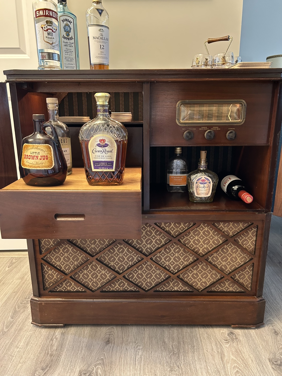 Vintage General Electric 1950s Bar Cabinet with Radio - photo 2