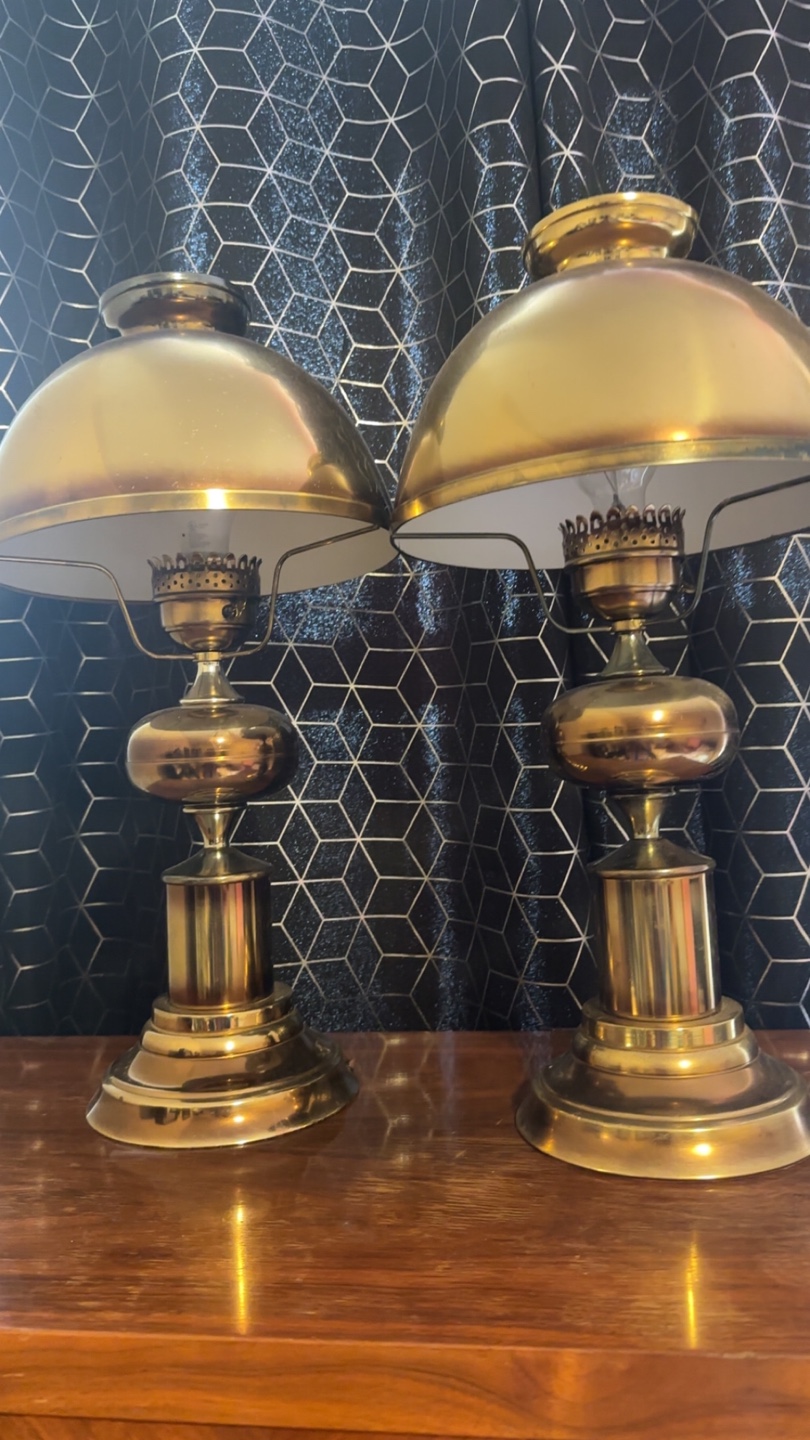Modern Chest of Drawers with two golden lamps - photo 3