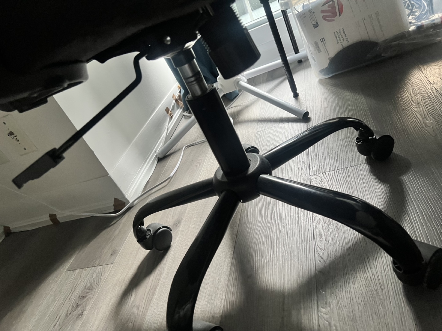 Black Mesh Ergonomic Office Chair - photo 3