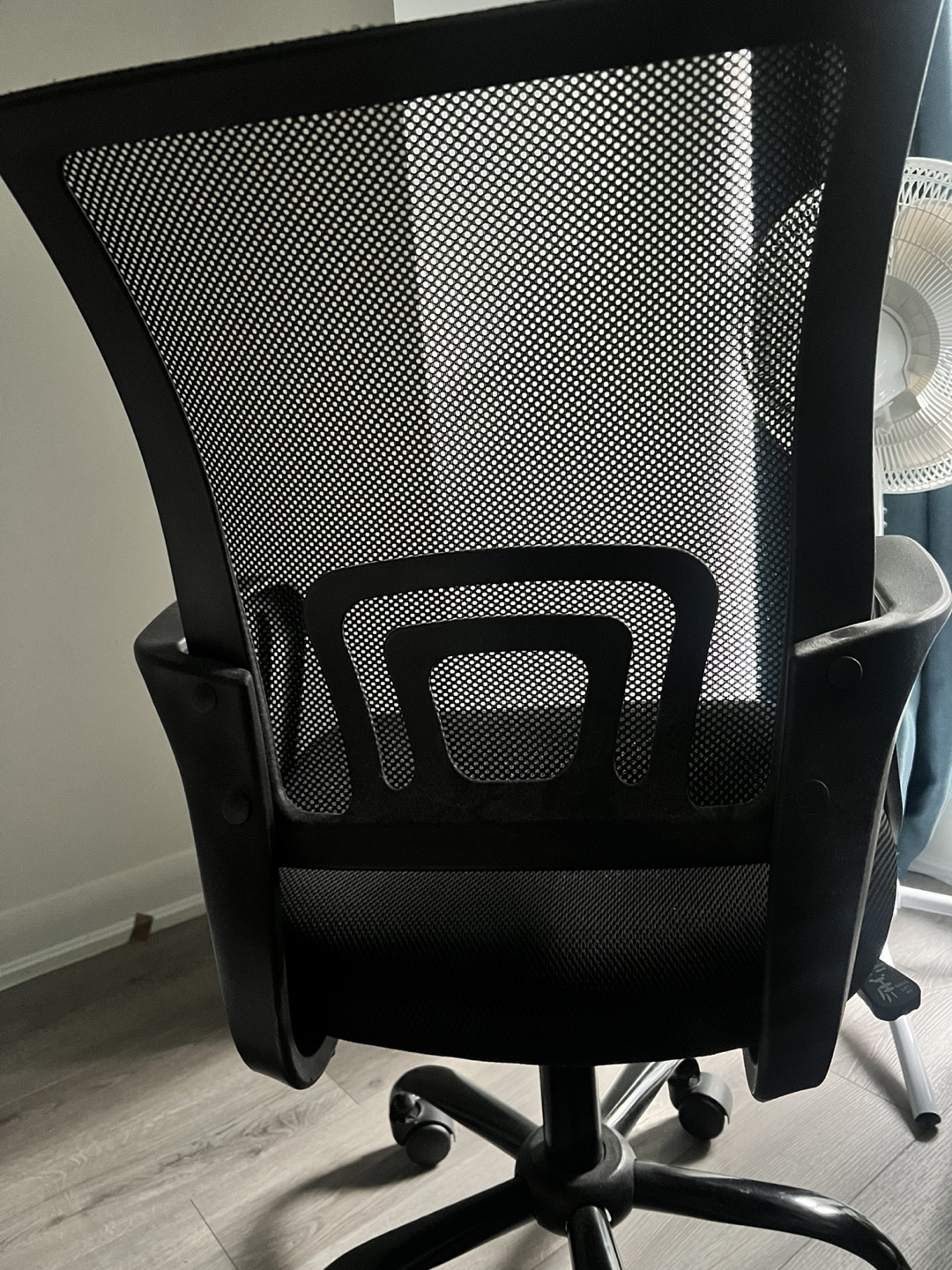 Black Mesh Ergonomic Office Chair - photo 2