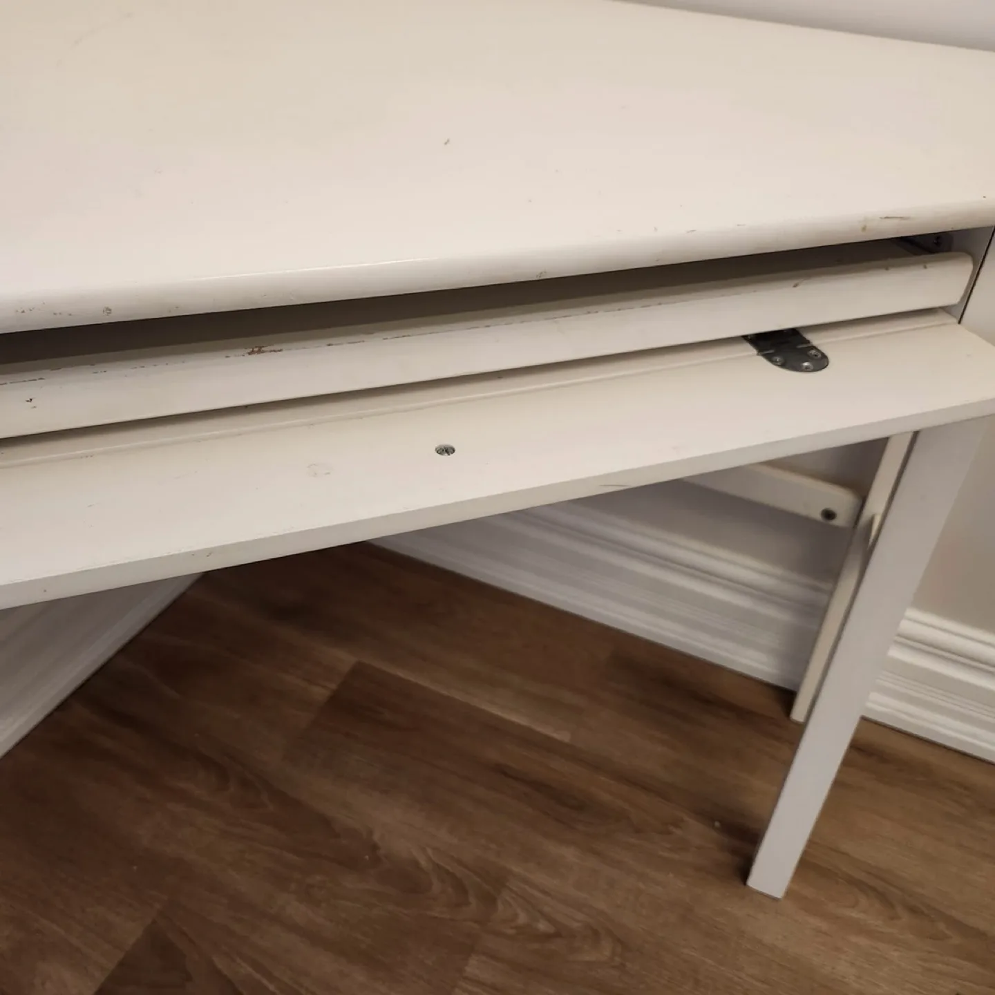 White Corner Desk with Keyboard Tray and Shelf image indicator(2)