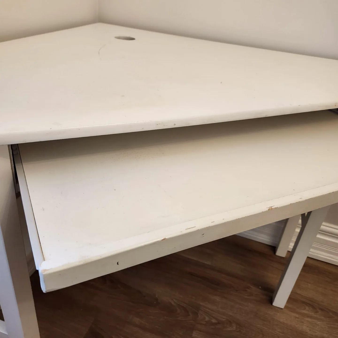 White Corner Desk with Keyboard Tray and Shelf image indicator(3)