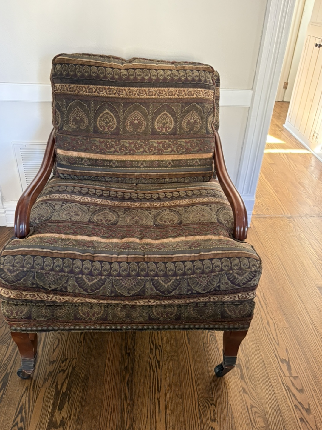 Armchair with patterned upholstery and wooden arms - photo 3