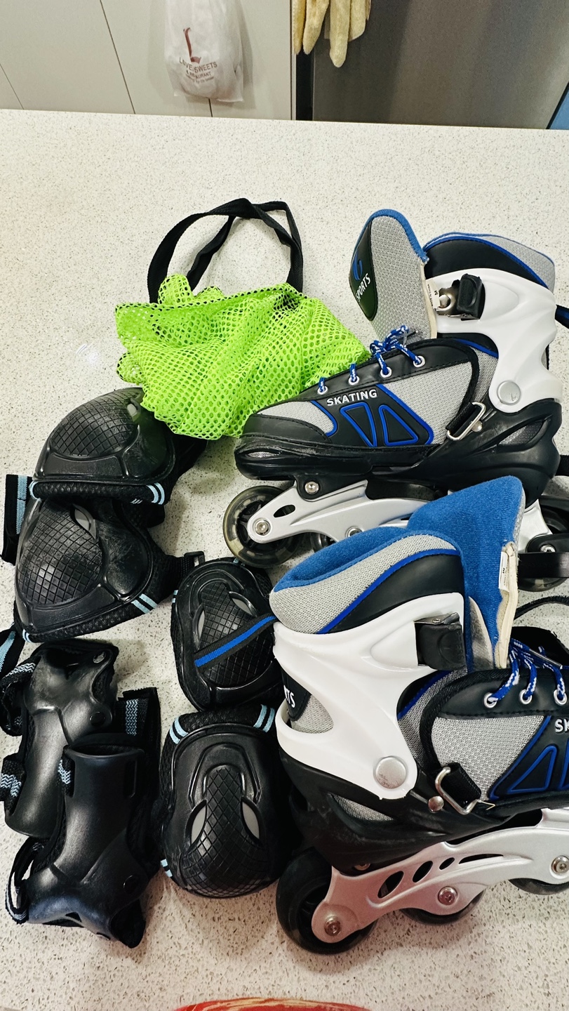 Adjustable Inline Skates with Protective Gear - photo 4