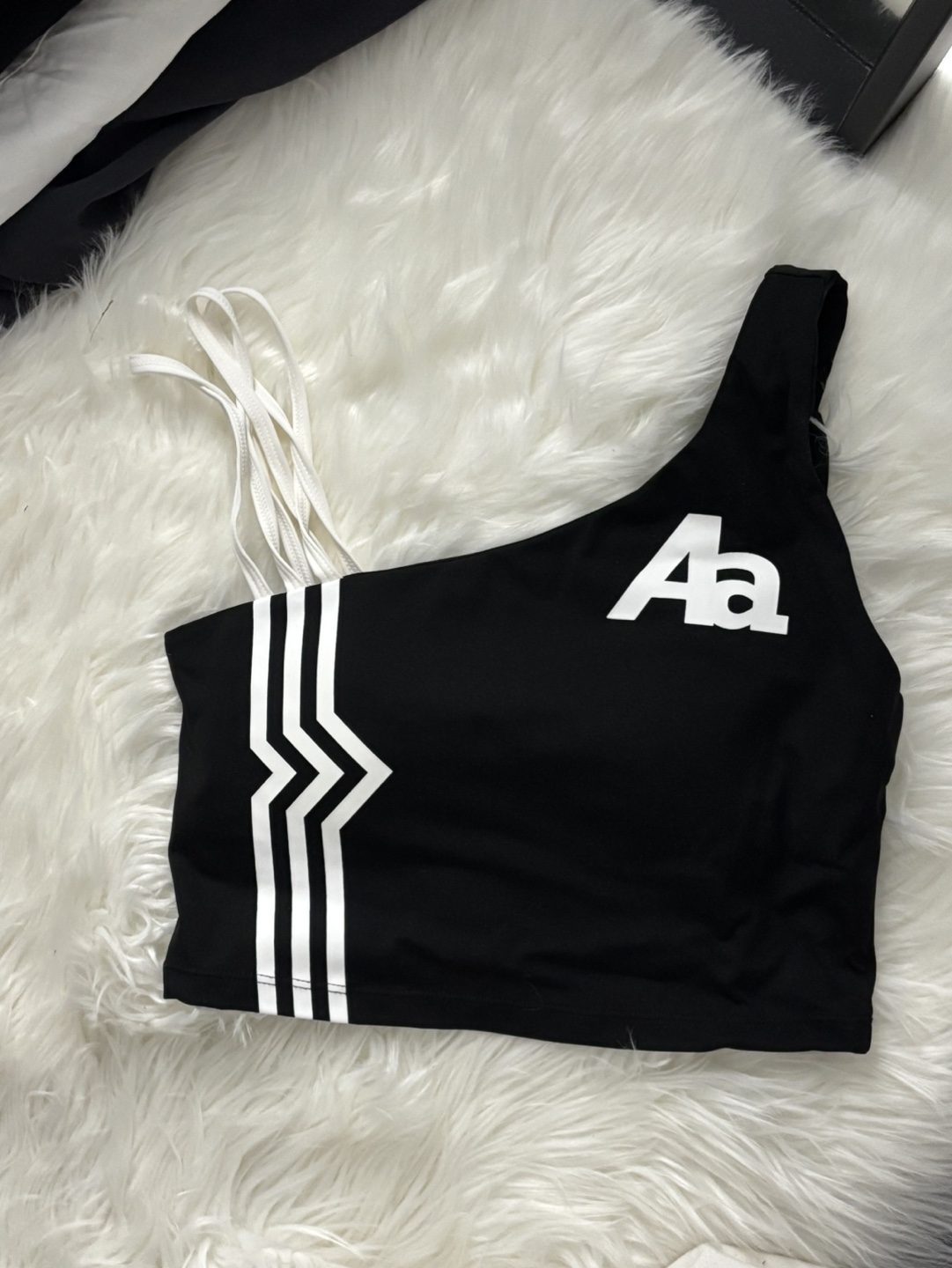 [ACMEAURA] Black and White Asymmetrical Crop Top - photo 2