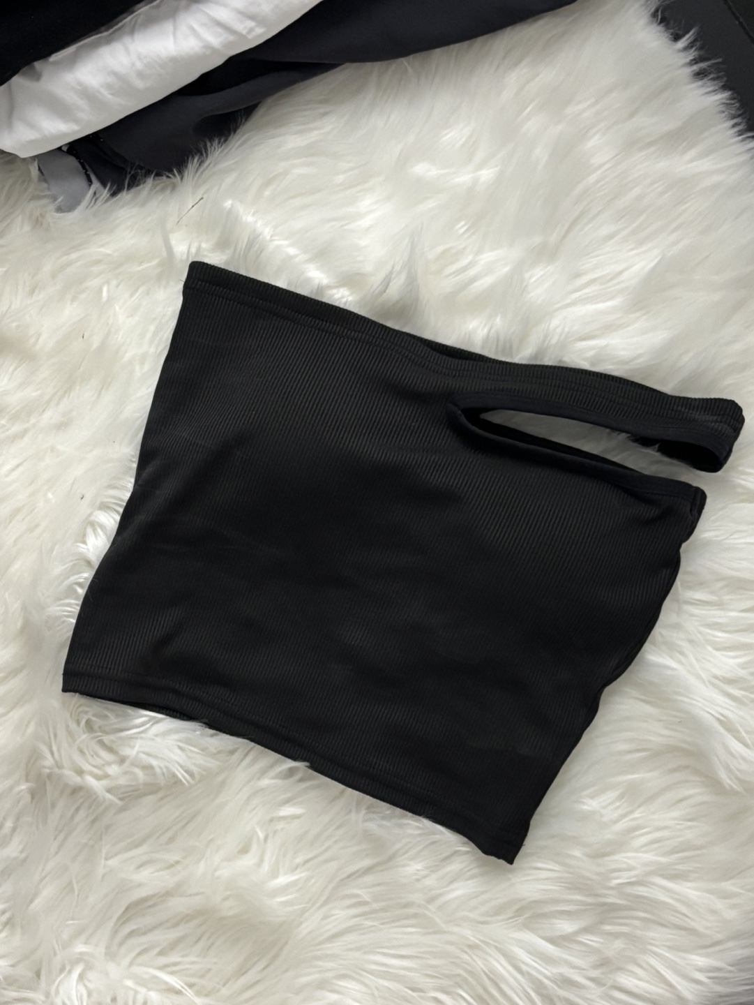 [An’Q] Black Cut-Out Tube Top
