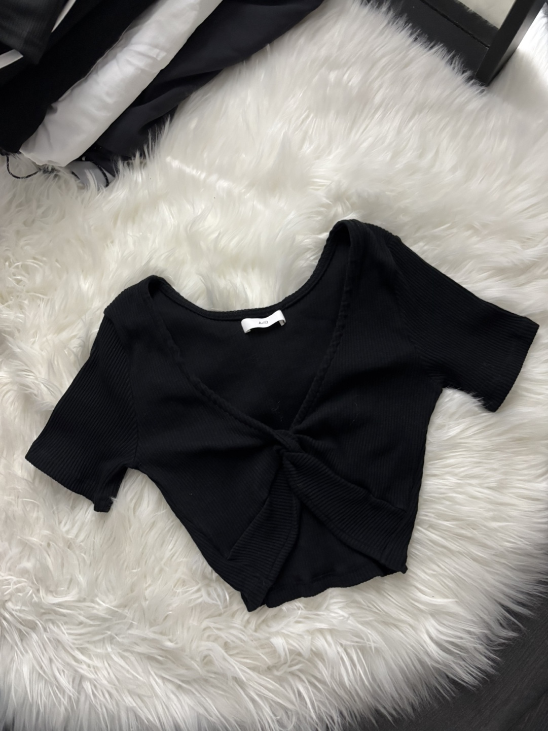 [An’Q] Black Ribbed Twist Front Crop Top - photo 2