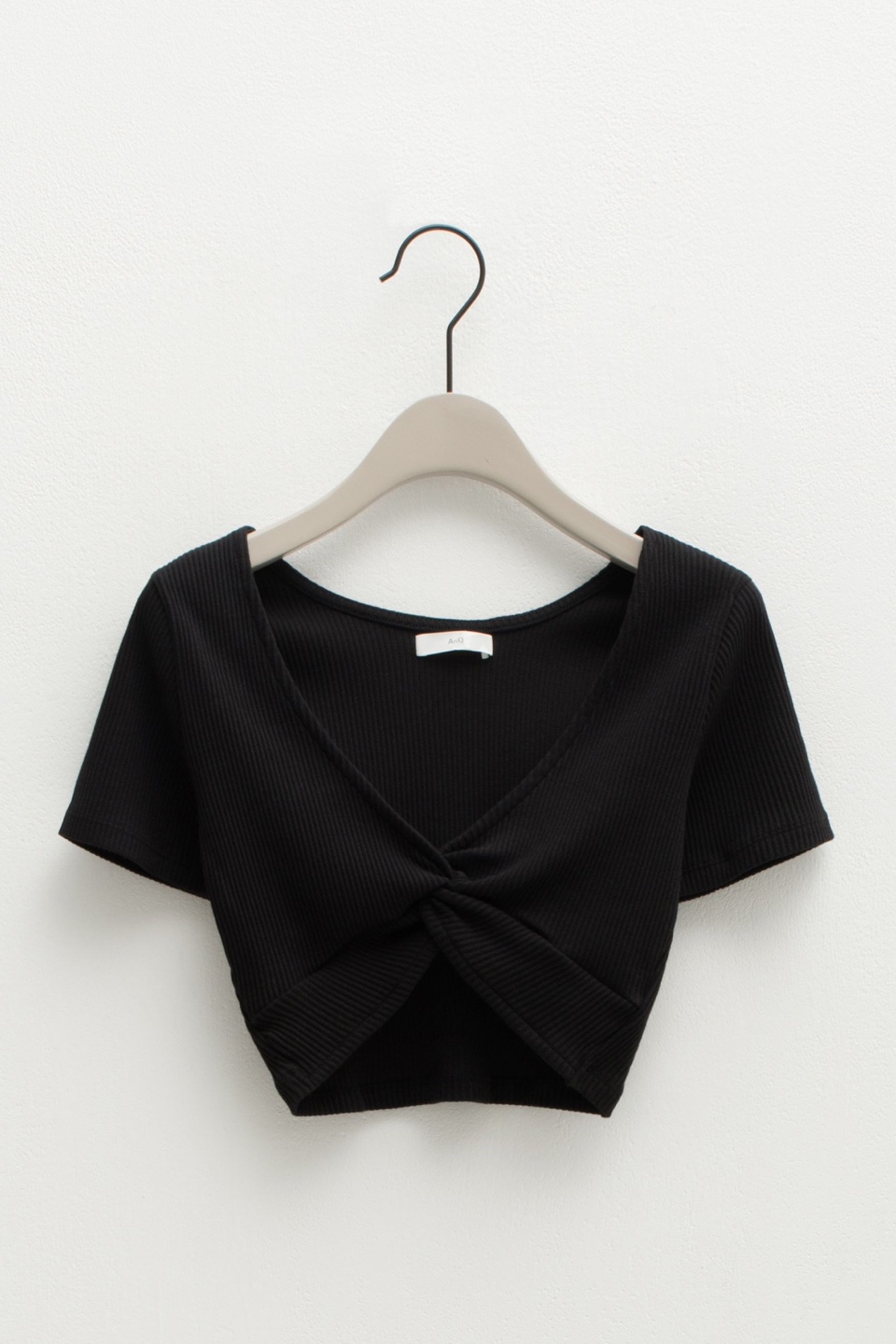 [An’Q] Black Ribbed Twist Front Crop Top