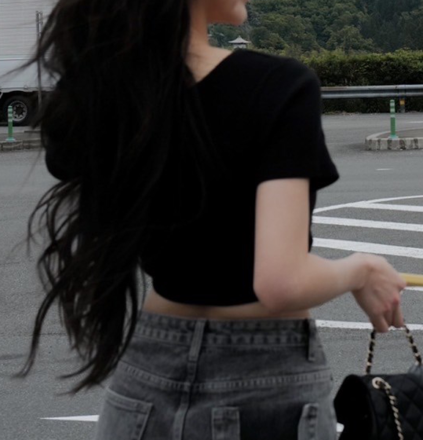 [An’Q] Black Ribbed Twist Front Crop Top - photo 5
